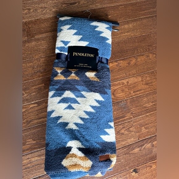 Pendleton Eagle River Multicolor Sherpa Throw Fleece Blanket Southwest Aztec gallery