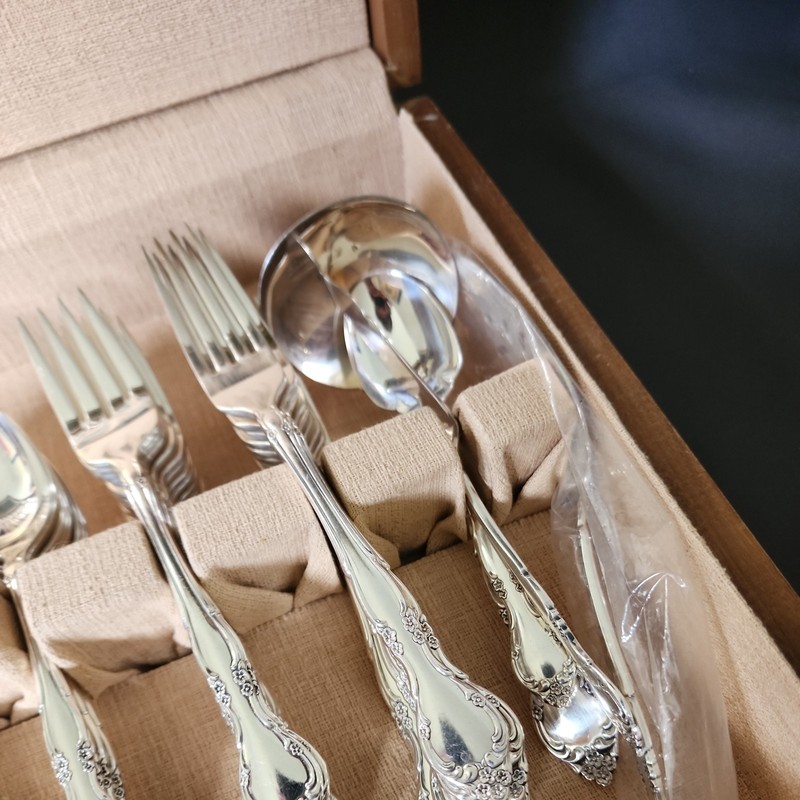 ONEIDA Community Silver Plated Affection 1960 Flatware Pcs with Case gallery