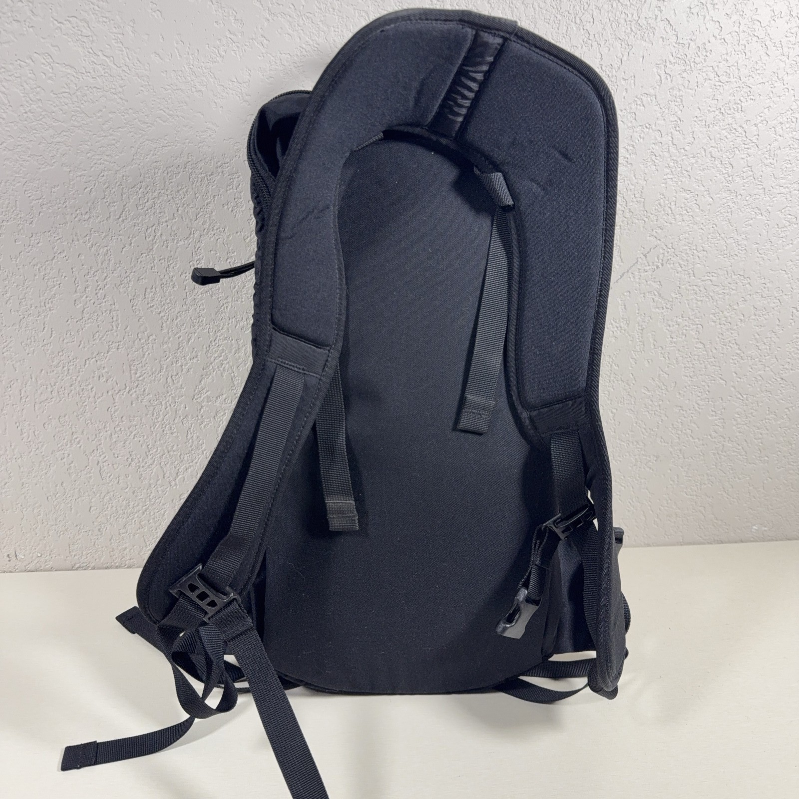Osprey Outlander Day Backpack Black Olive Green Hydration Compatible Daypack 3