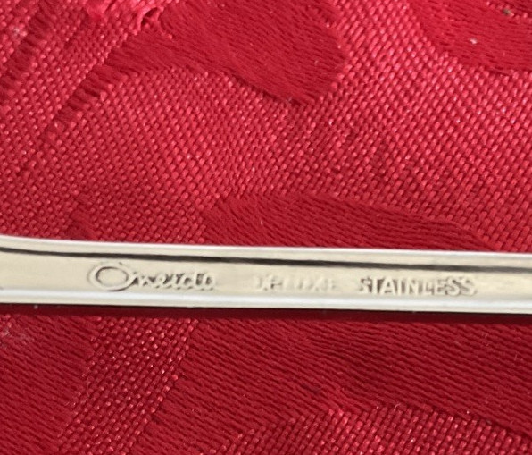 Oneida Deluxe 18/8 stainless Modern Antique dinner fork 7 1/4" NM polished gallery