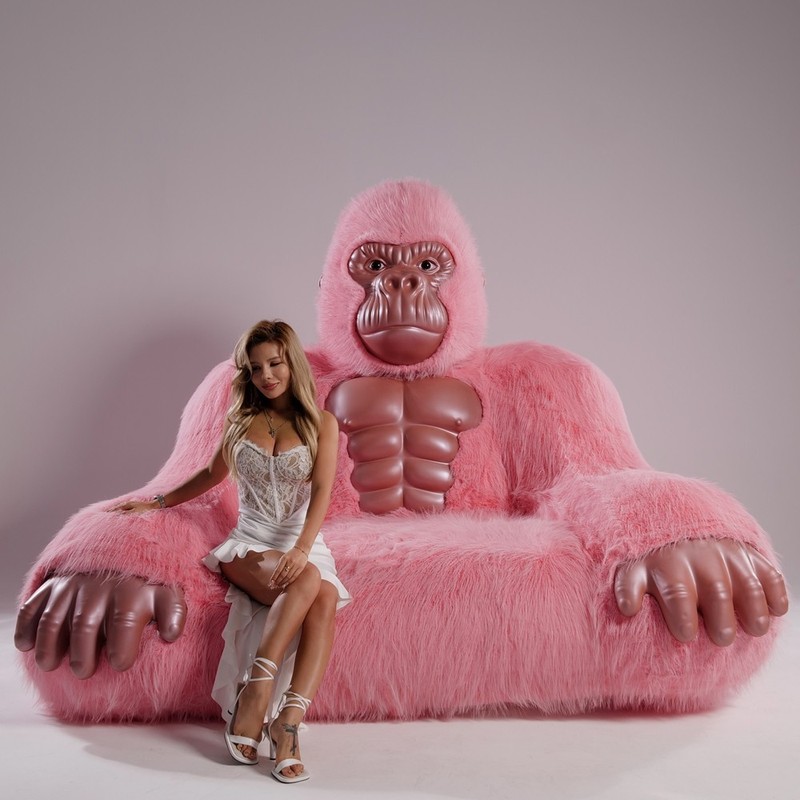 Inflatable Gorilla Couch Sofa Luxury Mink Plush 600kg Load Capacity Lounge Chair gallery
