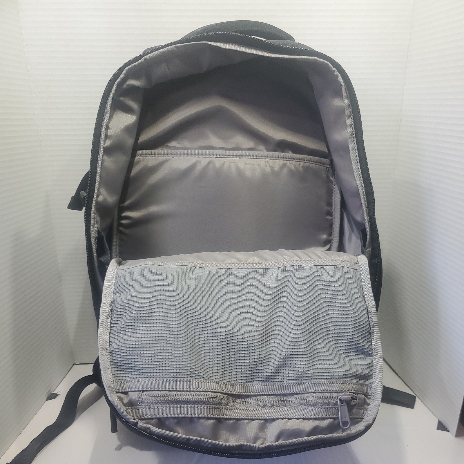TimBuk2- The Division Pack TSF17 Laptop/Backpack BAG pre-owned  2