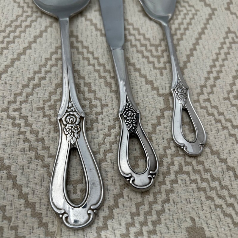 Oneida Toujours Cube Heirloom Misc Service Pieces (3) gallery