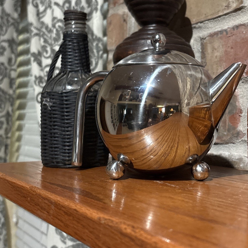 Atomic Style Stainless Steel Footed Teapot WITH Infuser Cuisinox gallery