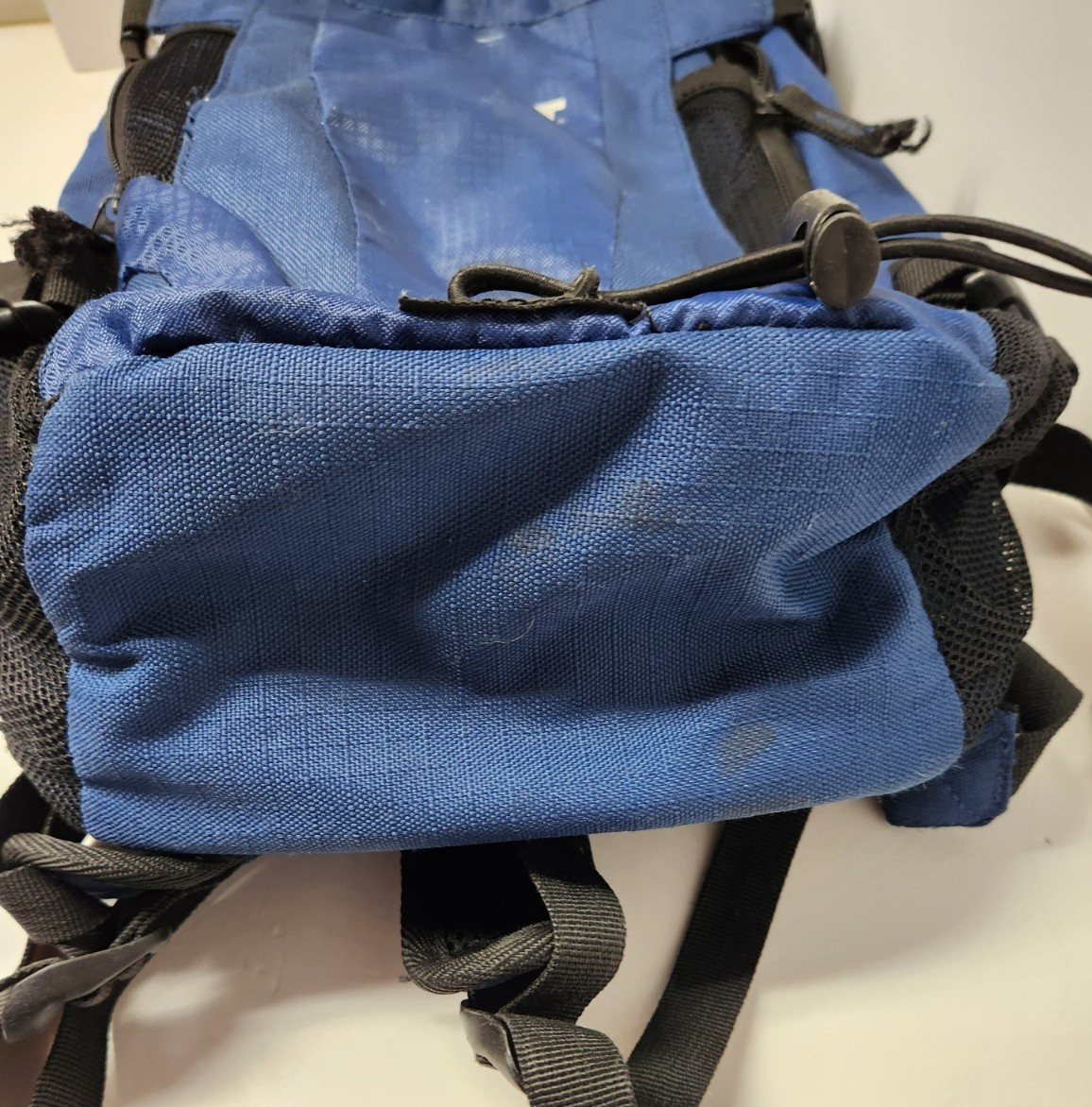 Quest H2O Backpack - Blue and Black 3