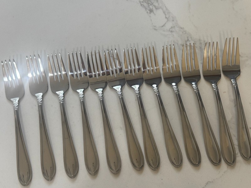 58 Oneida Memphis Stainless Flatware Set Daisy Floral Neck Pattern Made In China gallery