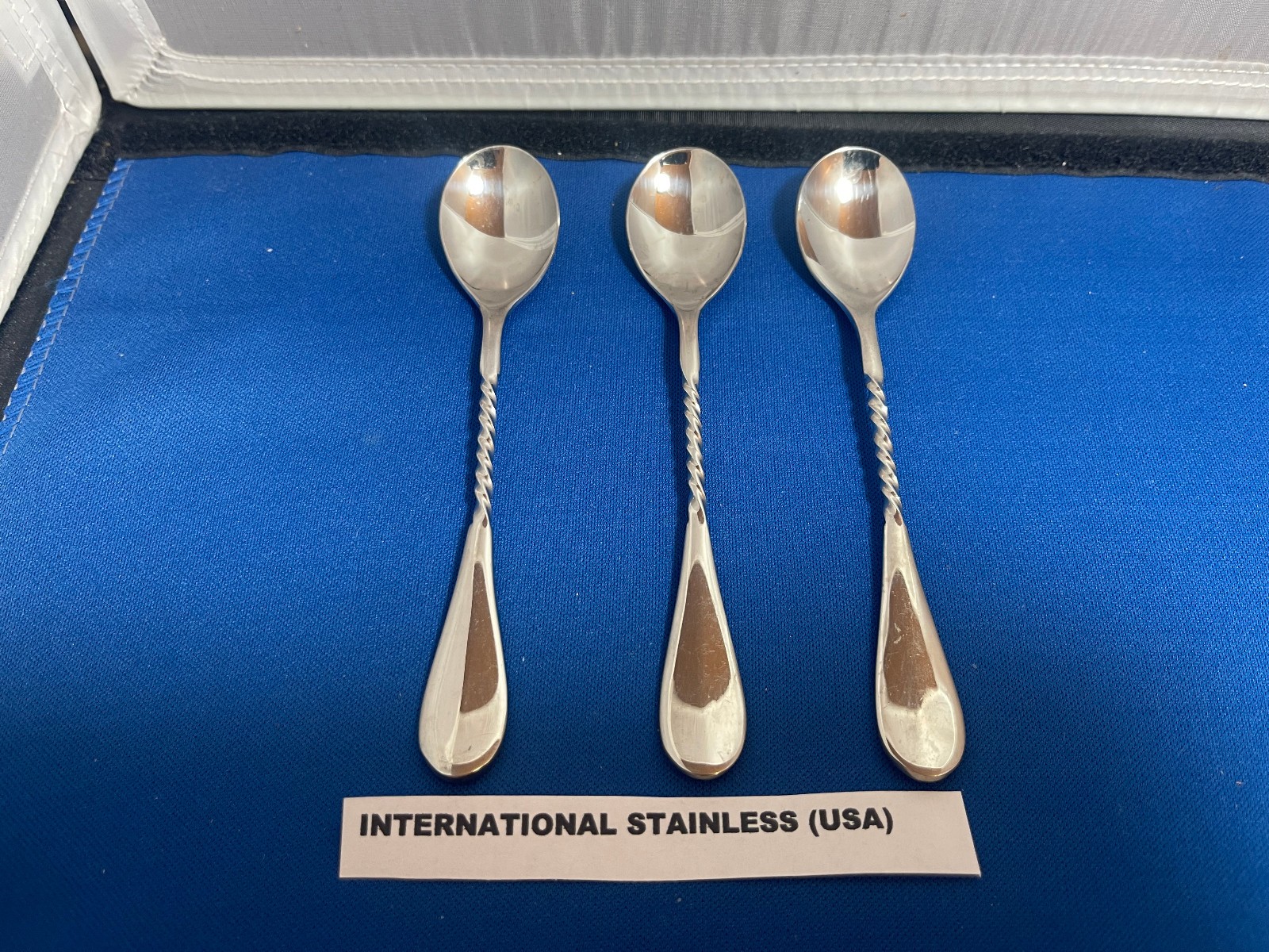 STAINLESS STEEL FLATWARE (Misc pieces and patterns) 19 pieces gallery