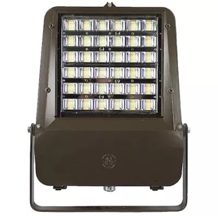 Evolve EFH1010EE76750ADT1DKBZ Led Floodlight,120-277 VAC / 297-WATT,38100- LUMEN gallery
