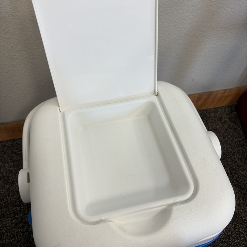 Igloo Ice Cube Cooler Small 12qt Approx 14 Cans Blue and White Nice! gallery