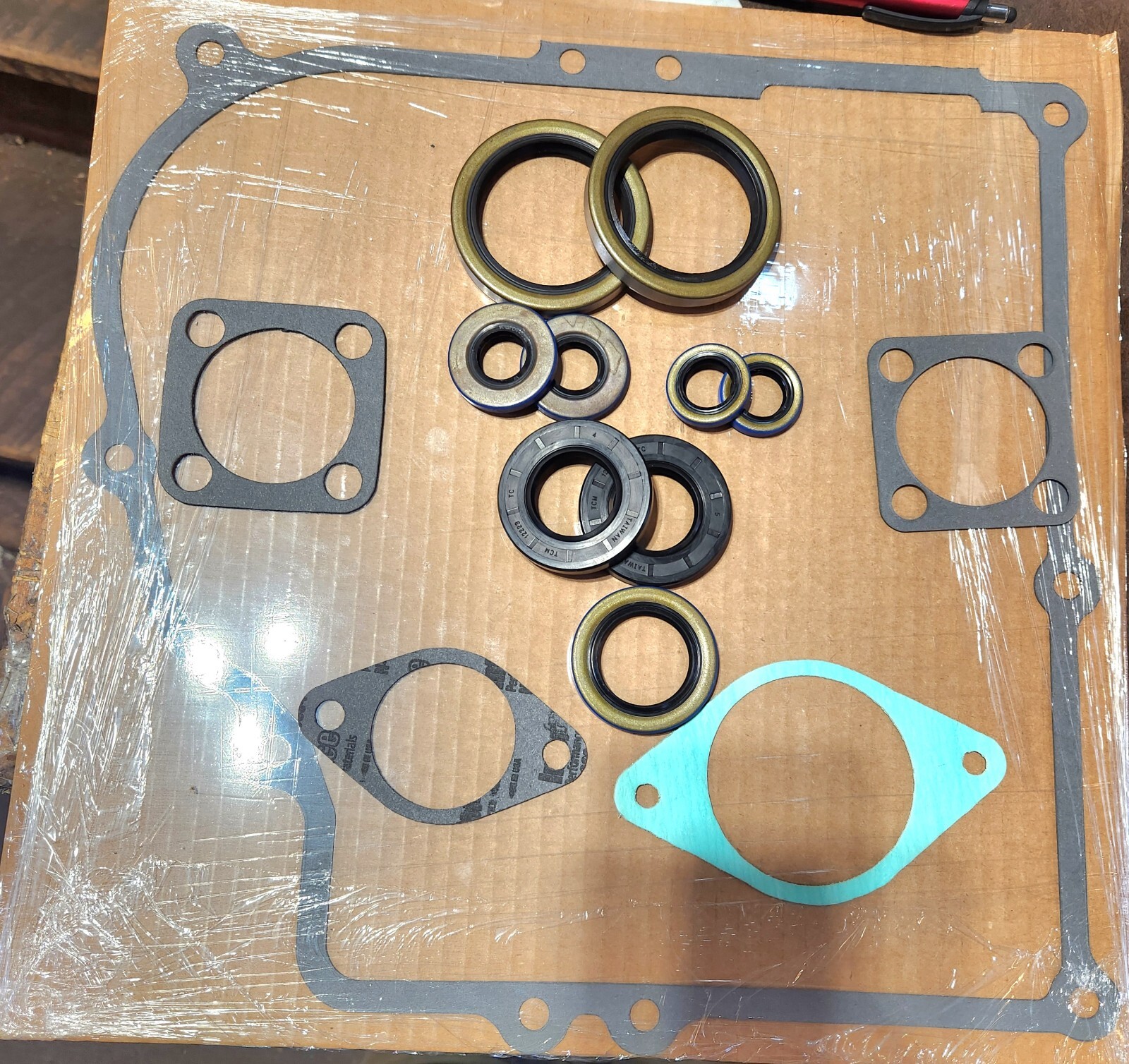 800/8000 Gravely Rider Transmission Gasket & Seal Kit gallery