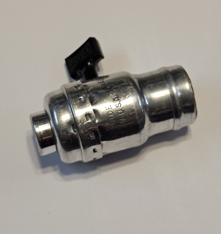 Leviton - E-17 Turn Knob Single Circuit Socket with 1/8ips NEW 512G gallery