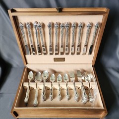 ONEIDA Community Silver Plated Affection 1960 Flatware Pcs with Case