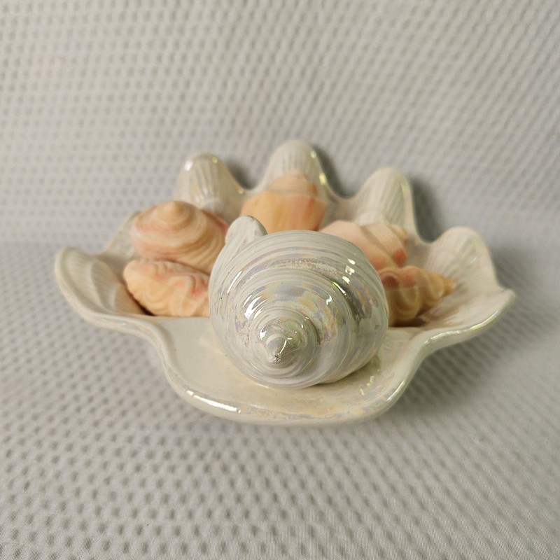 Sea Shell Iridescent Soap Dish EUC With Set Of 4 NEW Sea Shell Soaps gallery