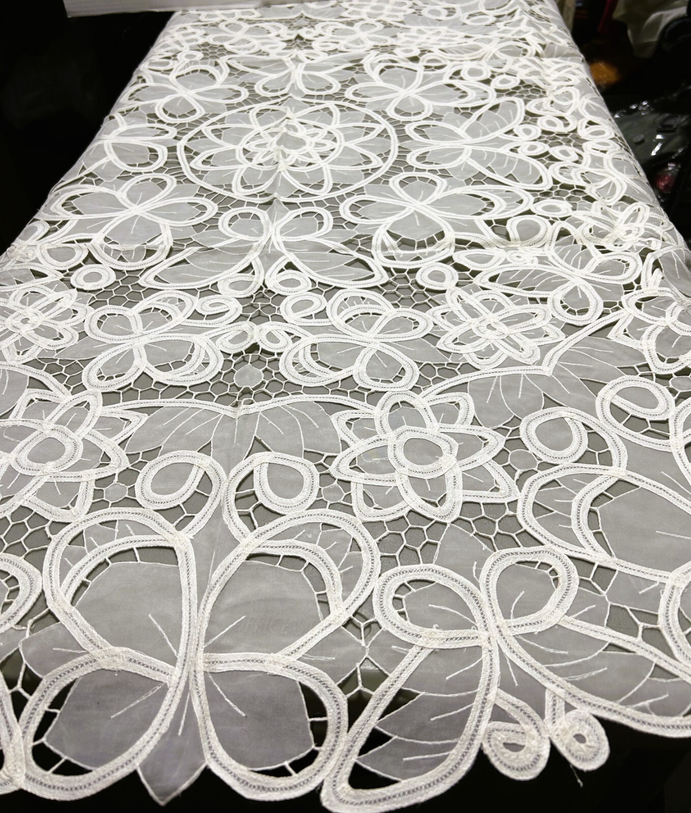 New 126"X 72" Handmade tablecloth Battenberg Lace eggshell applique & 12 napkins gallery