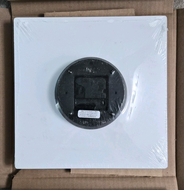 Modern Square Analog Wall Clock Quartz Non-Numeric Marks Beige Black Gold gallery