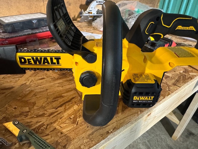 12 inch Compact Cordless Chainsaw Kit Battery & Charger DCCS621P1 DeWalt 20V MAX gallery