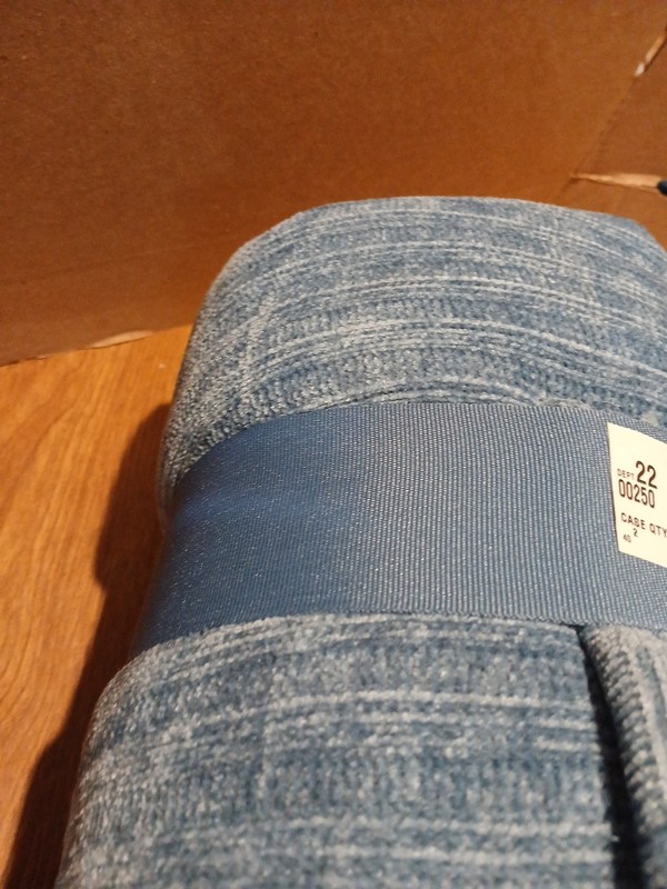 Mainstays Cozy Chenille Mink Plush Throw 50in x 60in Light Rev Blue gallery