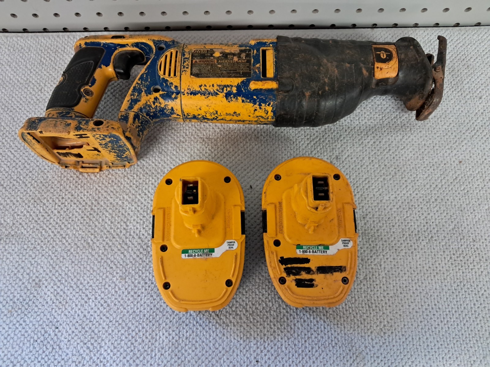 Dewalt DW938 Type 3 18V Reciprocating Saw and 2 Dewalt DC9096 Battery Packs gallery