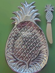 Pineapple Shaped Serving Tray And Spreader Set