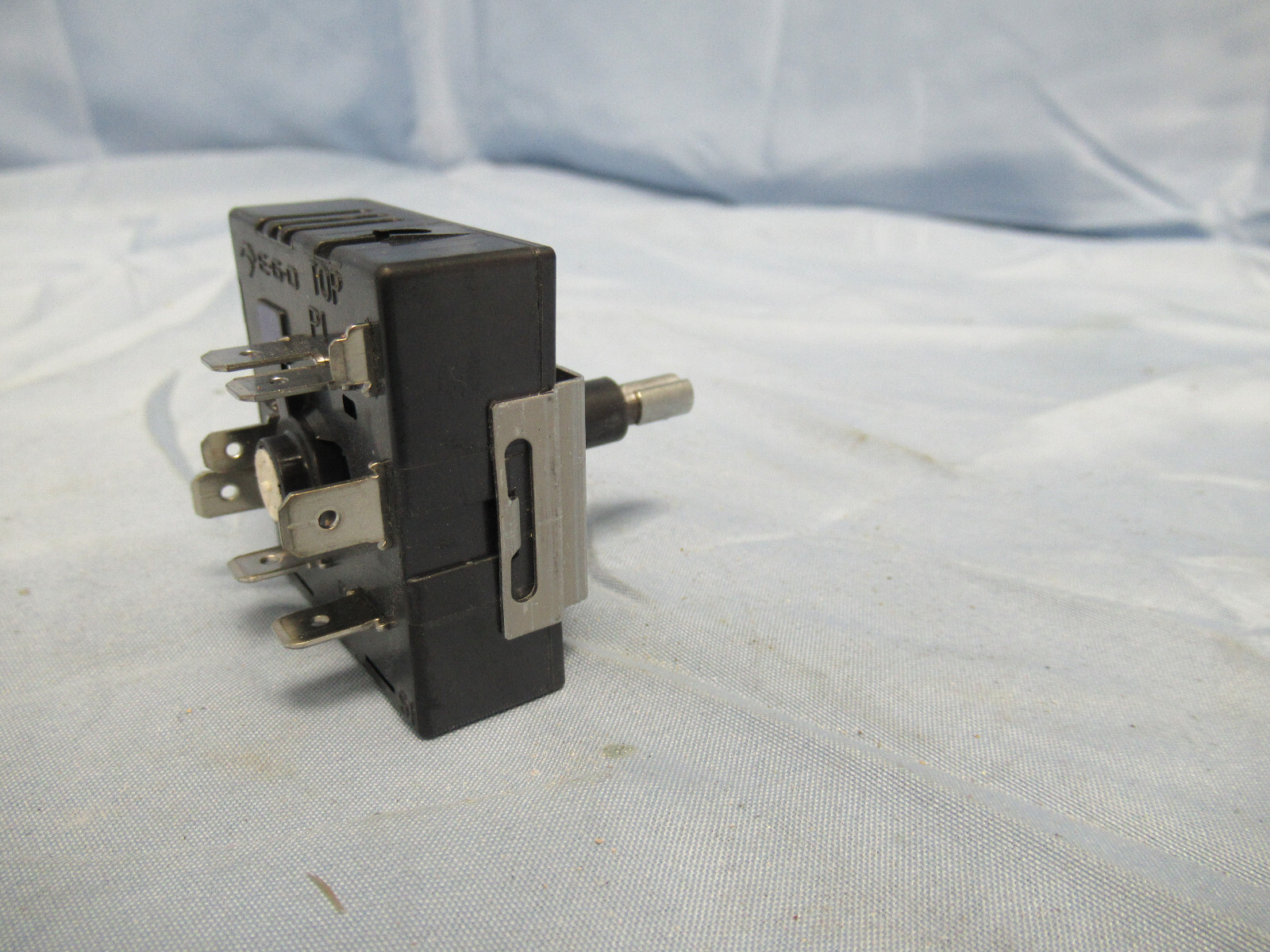 Frigidaire Electric Cook-Top Single Switch 5304526190 305458905 (Lot #112) gallery