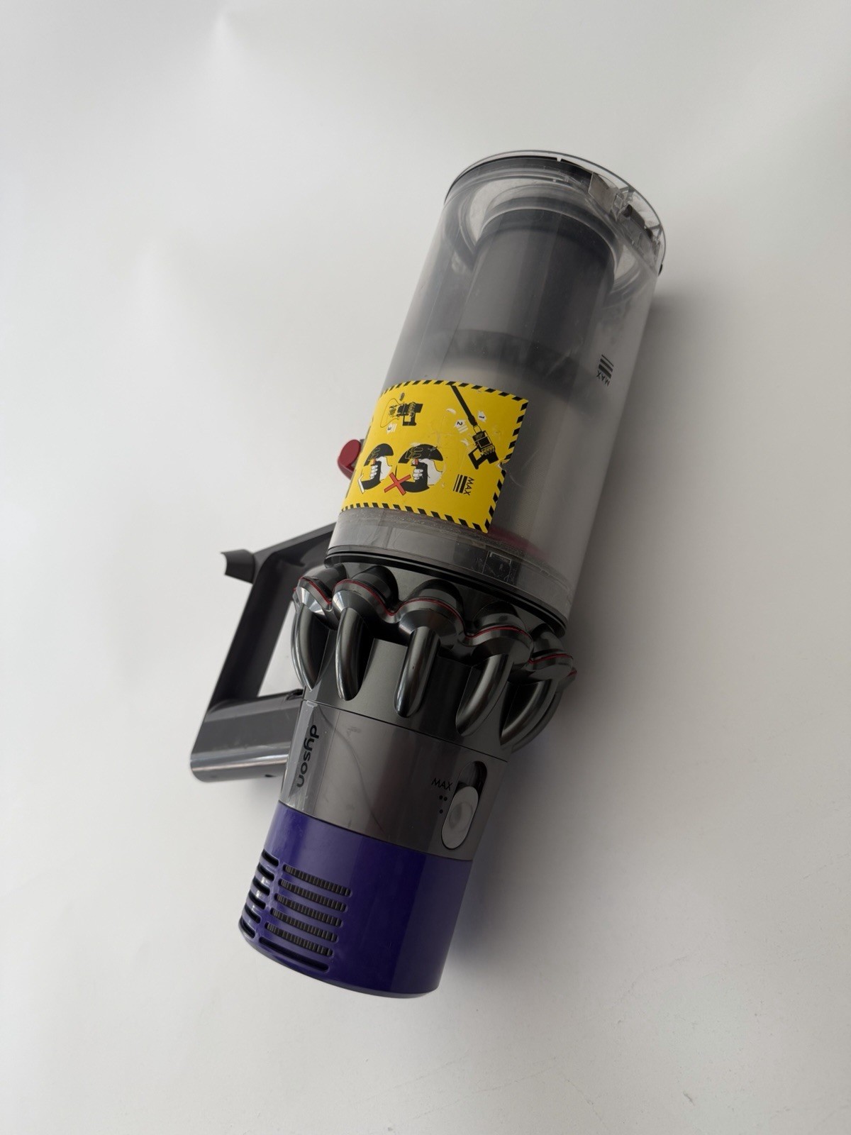 Dyson Cyclone V10 Lightweight Cordless Stick Vacuum Cleaner -only for parts . gallery