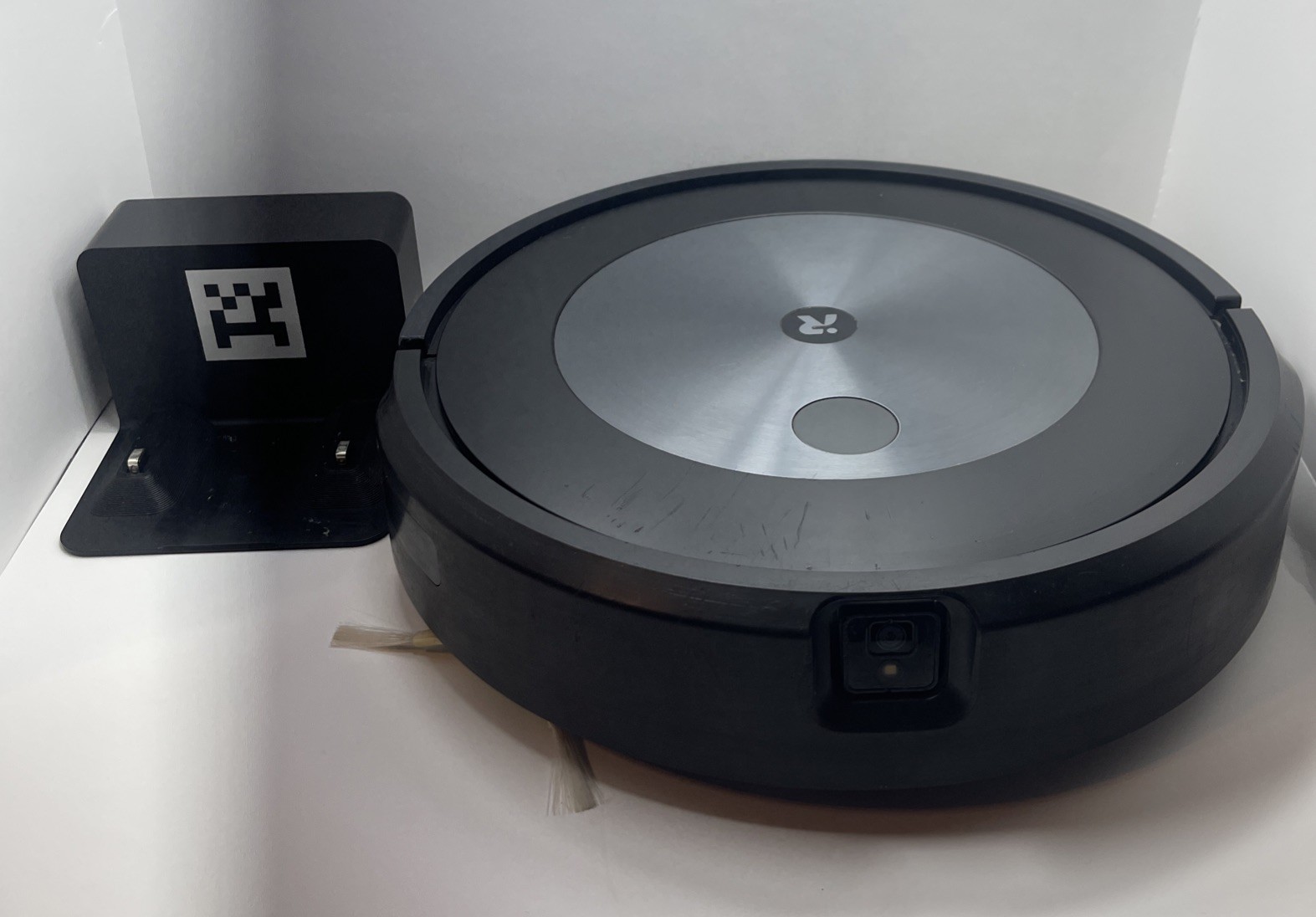 iRobot Roomba j7 Robotic Vacuum Cleaner 7150 WiFi Connected Graphite gallery