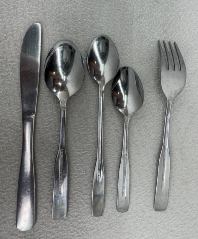 Reed & Barton Heritage Mint Flatware Set 32 Pc 18/0 Stainless Steel 4 Serving gallery
