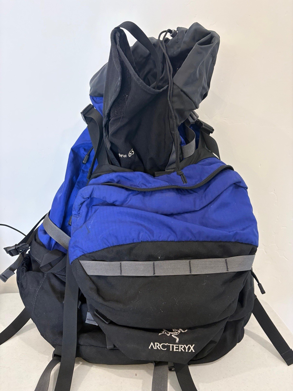 Arc’teryx Bora 65 Women’s Specific Backpack Blue/Black Used