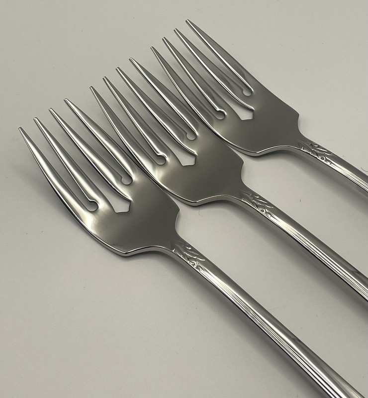 (3) Oneida Heirloom Cube DAMASK ROSE Stainless Salad Fork Lot ~ 6 7/8” gallery