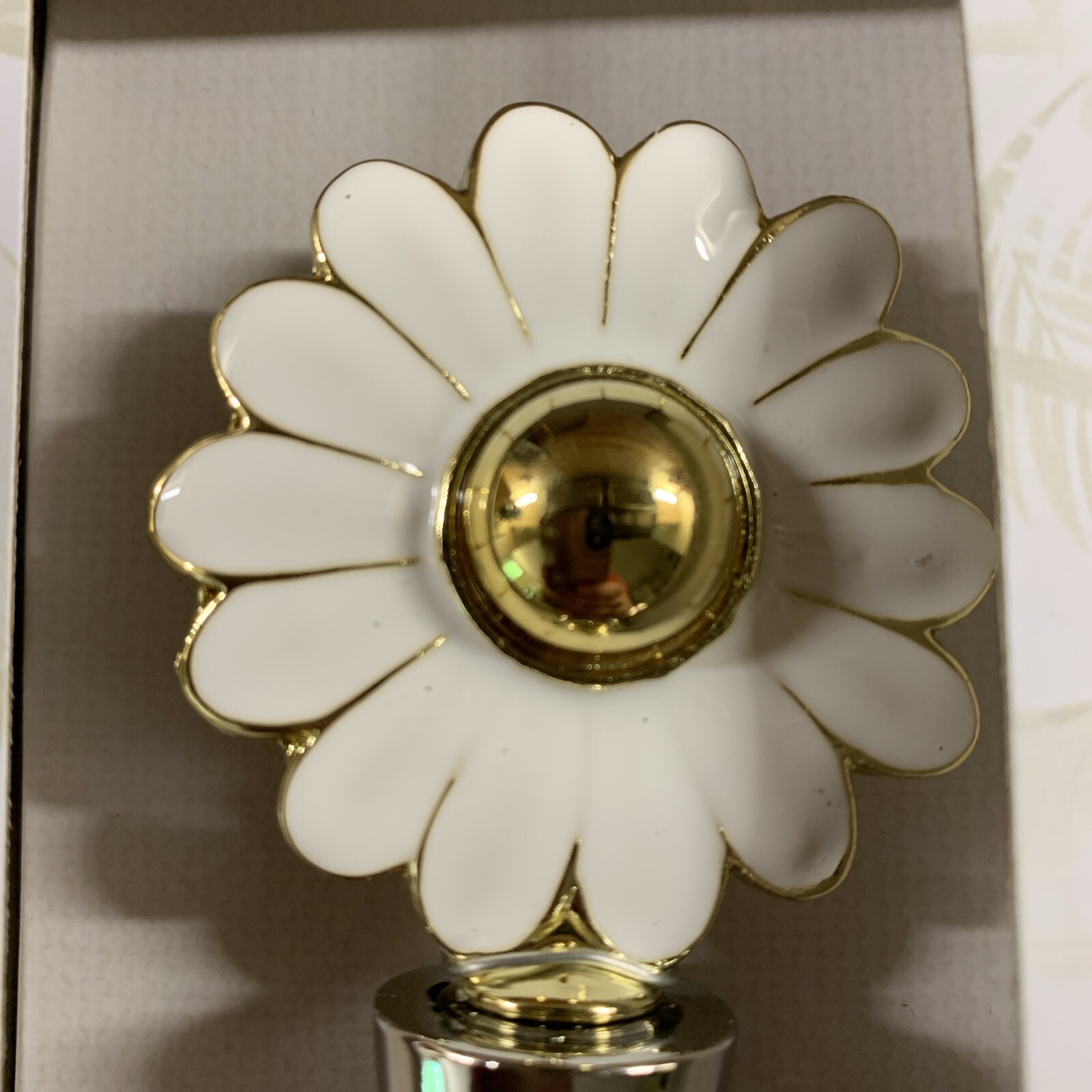 Tommy Bahama daisy bottle Stopper gallery