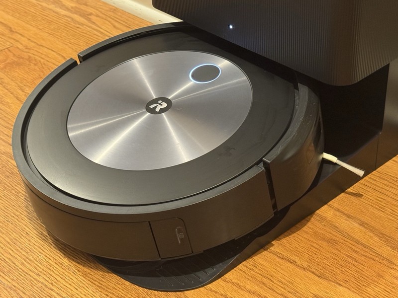 iRobot Roomba j7+ (J755020) & Self-Emptying Dock- Serviced & Refurbished gallery