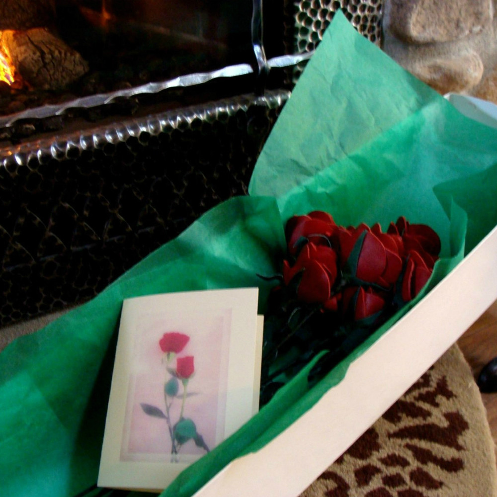 D'AGOSTINO HANDCRAFTED PURPLE LEATHER ROSES BUY 1, 3, 6, 12. ALSO RED OR BLACK. gallery