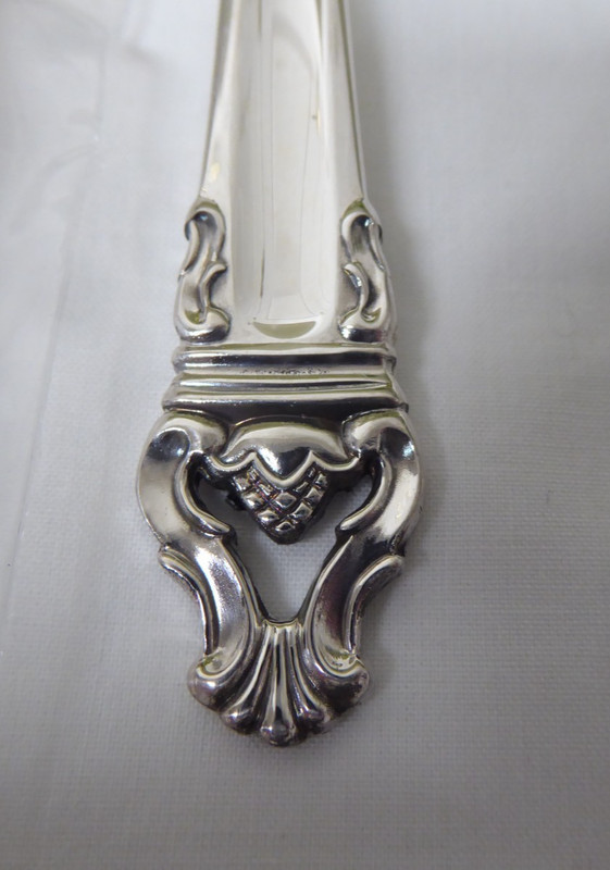 39 PC REED & BARTON - EMPEROR - SILVERPLATE FLATWARE SET - 7 SETTING & 4 SERVING gallery