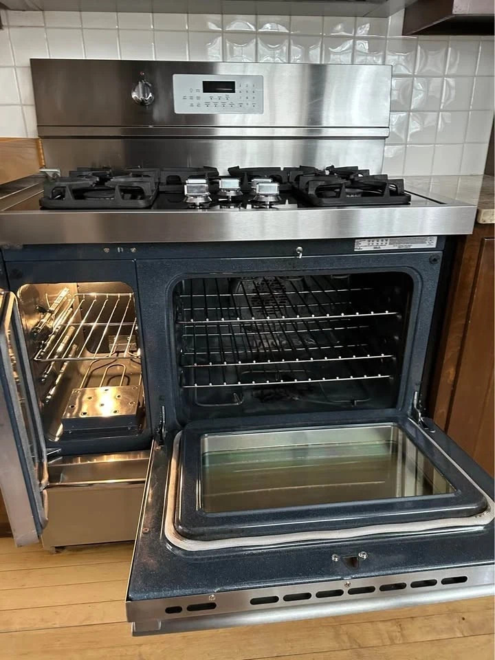 Frigidaire Pro Dual Fuel Range - 40inch, 5 Burners, 2 Electric Ovens, Gas burn gallery