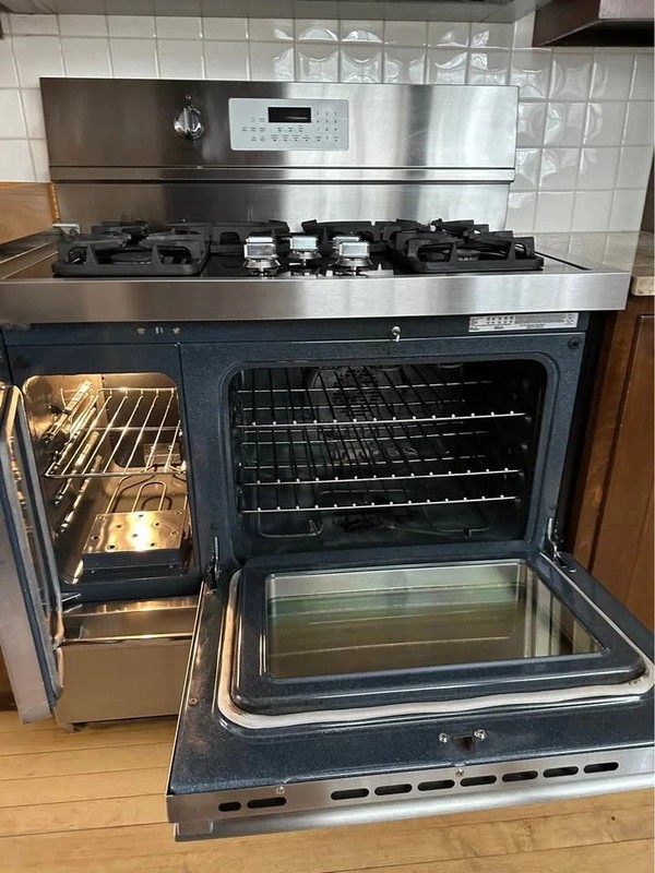 Frigidaire Pro Dual Fuel Range - 40inch, 5 Burners, 2 Electric Ovens, Gas burn gallery