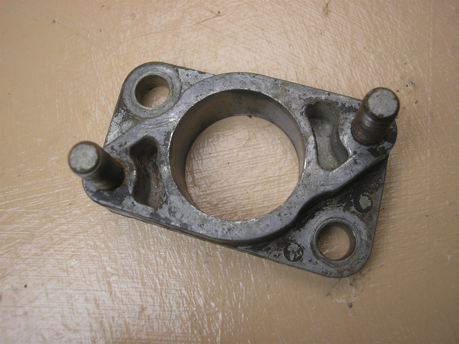 Bolens 1476 1477 Large Frame Tractor Wisconsin S-14D Engine Carburetor Spacer gallery