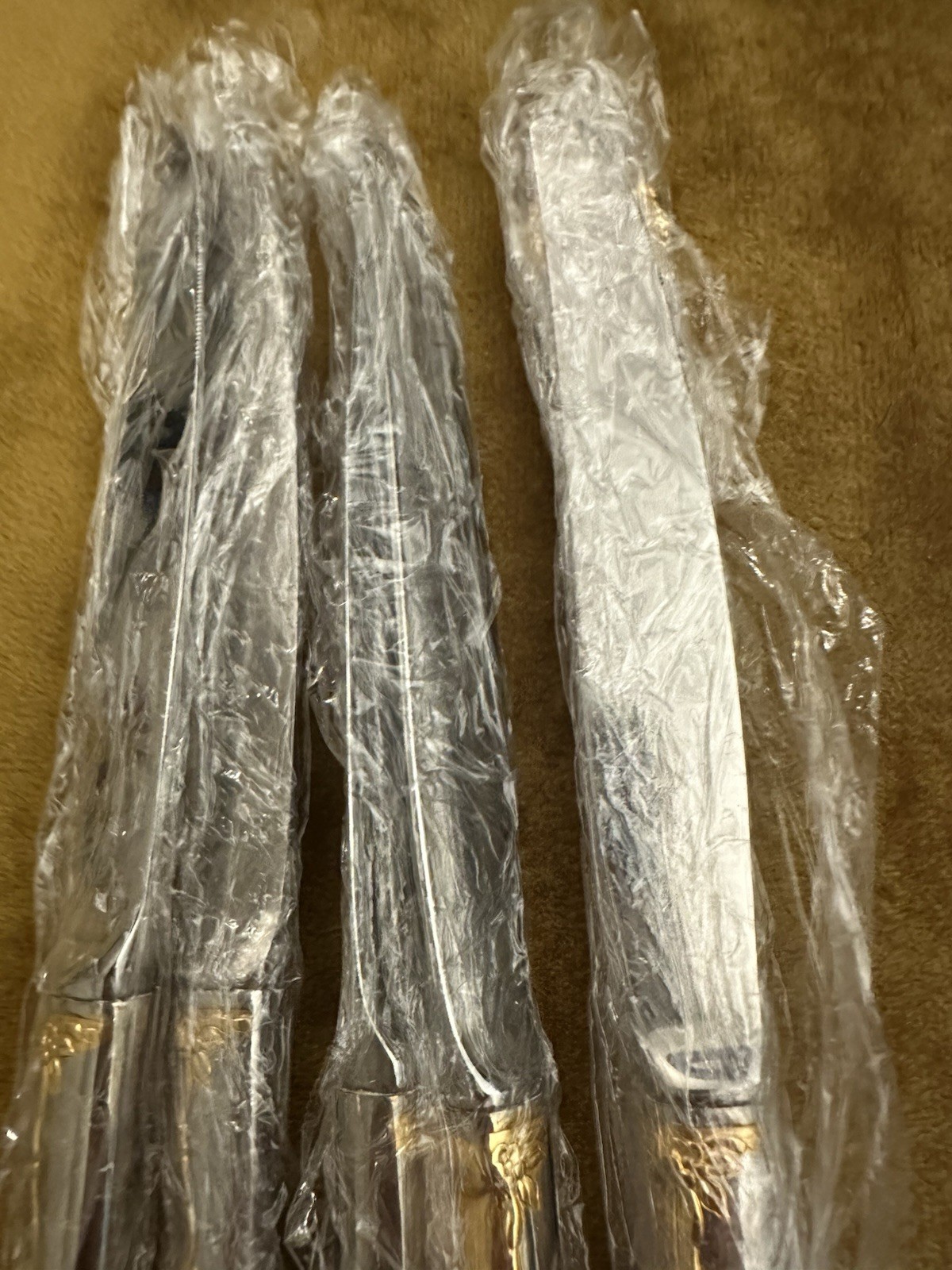 (6) DINNER KNIVES Oneida Community GOLDEN BELLE ROSE Stainless Flatware gallery