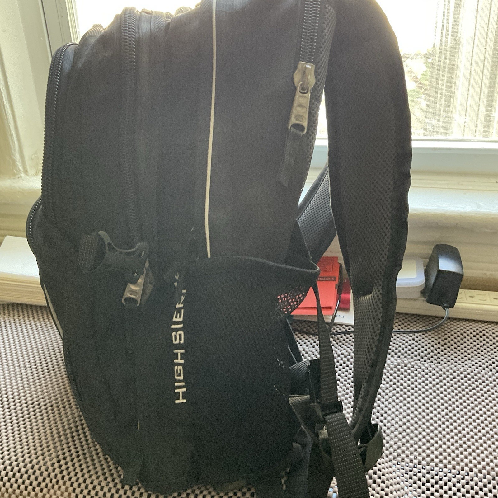 High Sierra Black Hiking Backpack Medium Zip Closure Padded 4 Pockets Logo 3