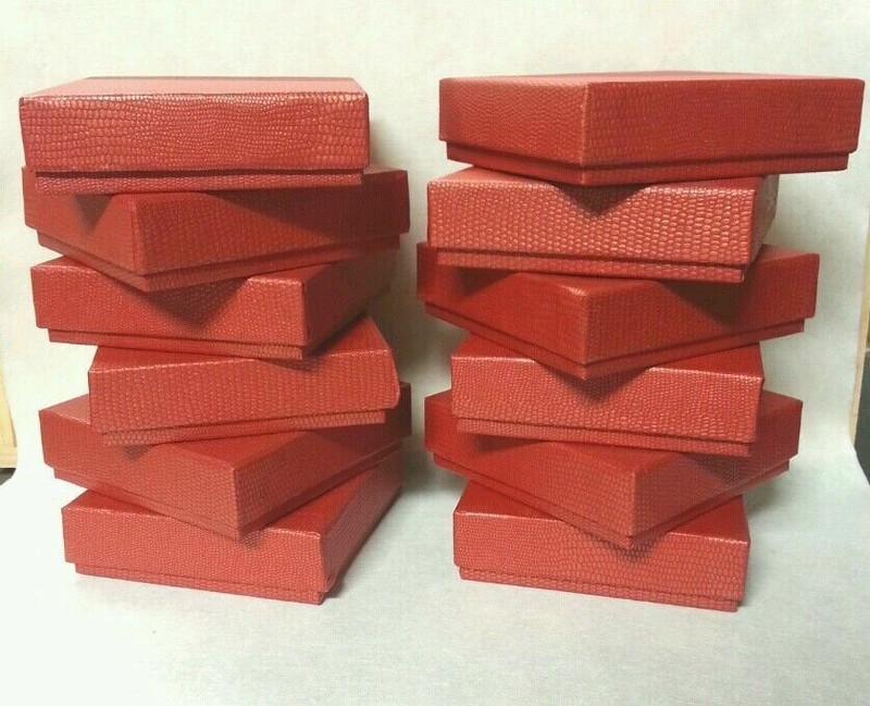 Red Gift Boxes square x 12 pieces gallery