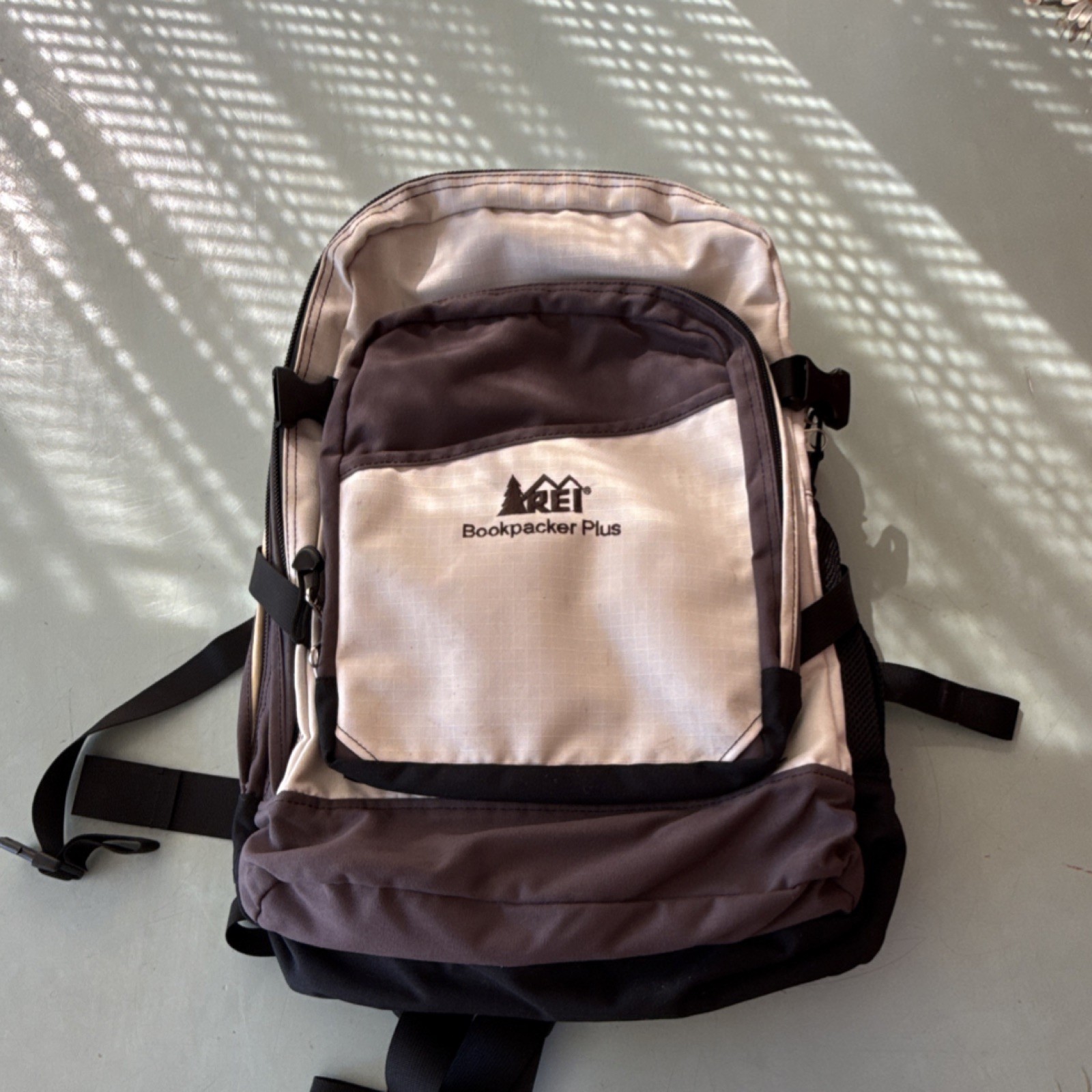 REI Bookpacker Plus Hiking Backpack Beige Black Adjustable Padded Mesh Pocket