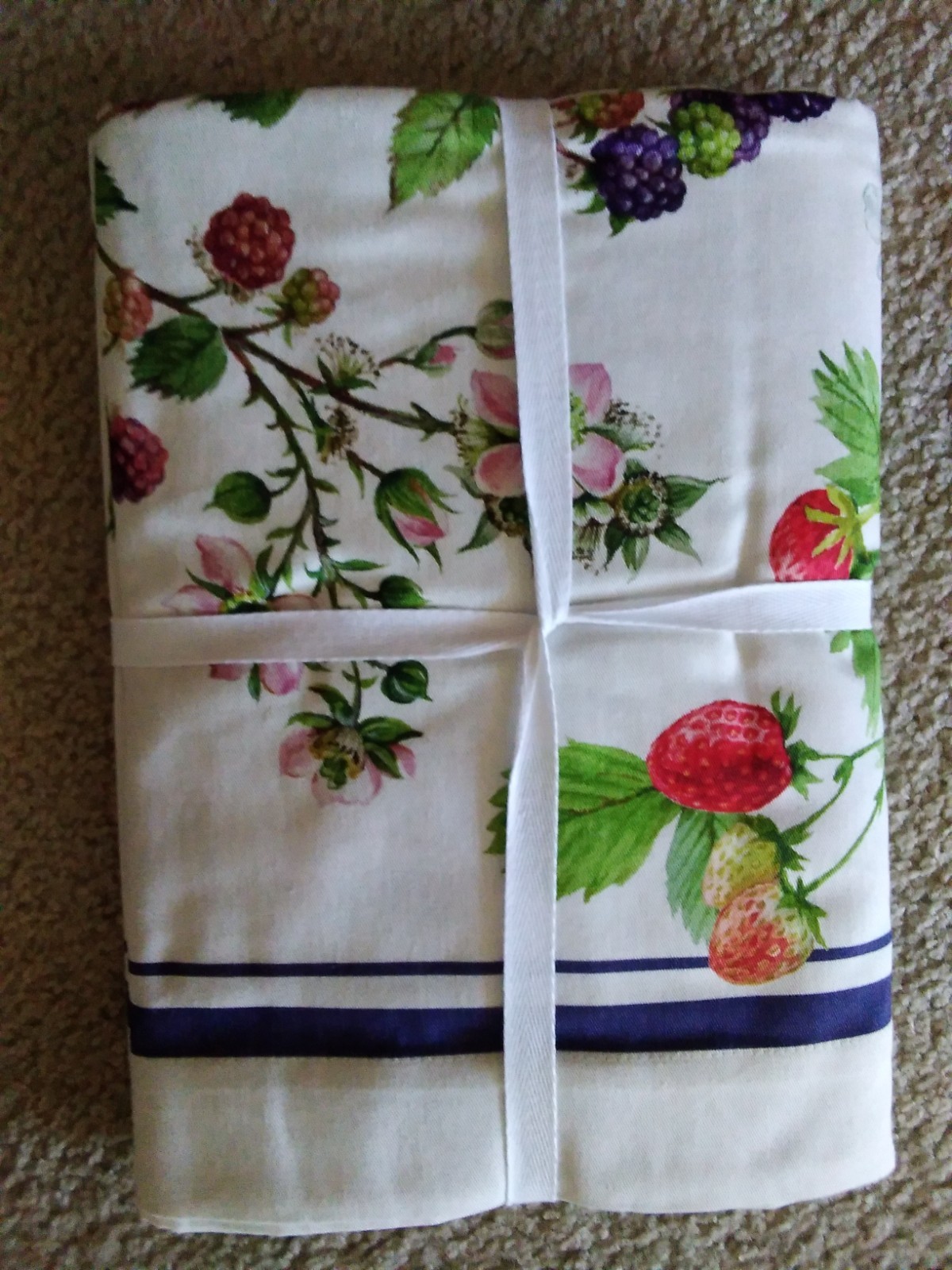 NWT Williams Sonoma Berry Tablecloth Summer Fruit Vines 70" x 108" gallery