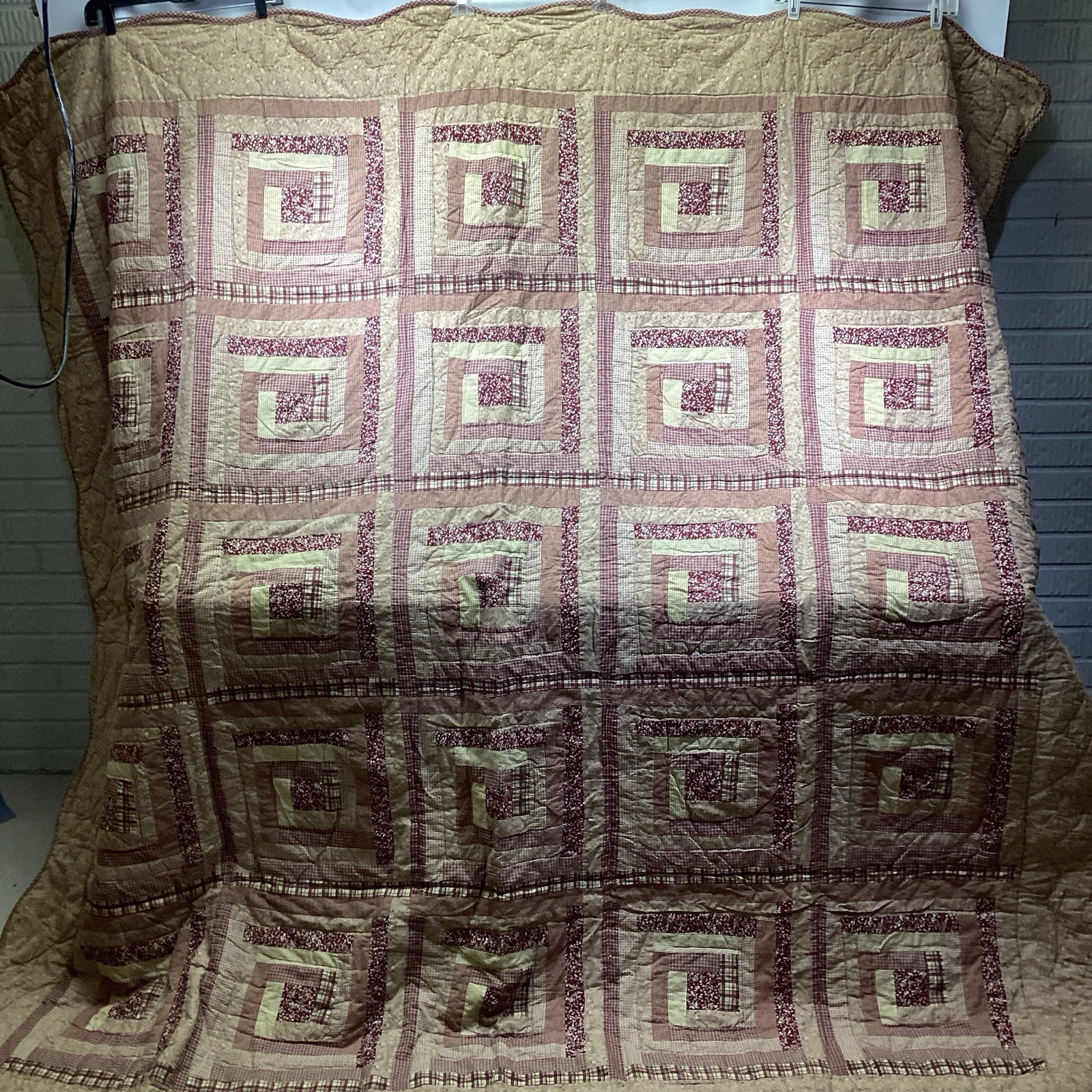 Full Quilt Red Tan Log Cabin Patchwork Cotton "Victorian Heart" 86" x 86" 1 Sham gallery