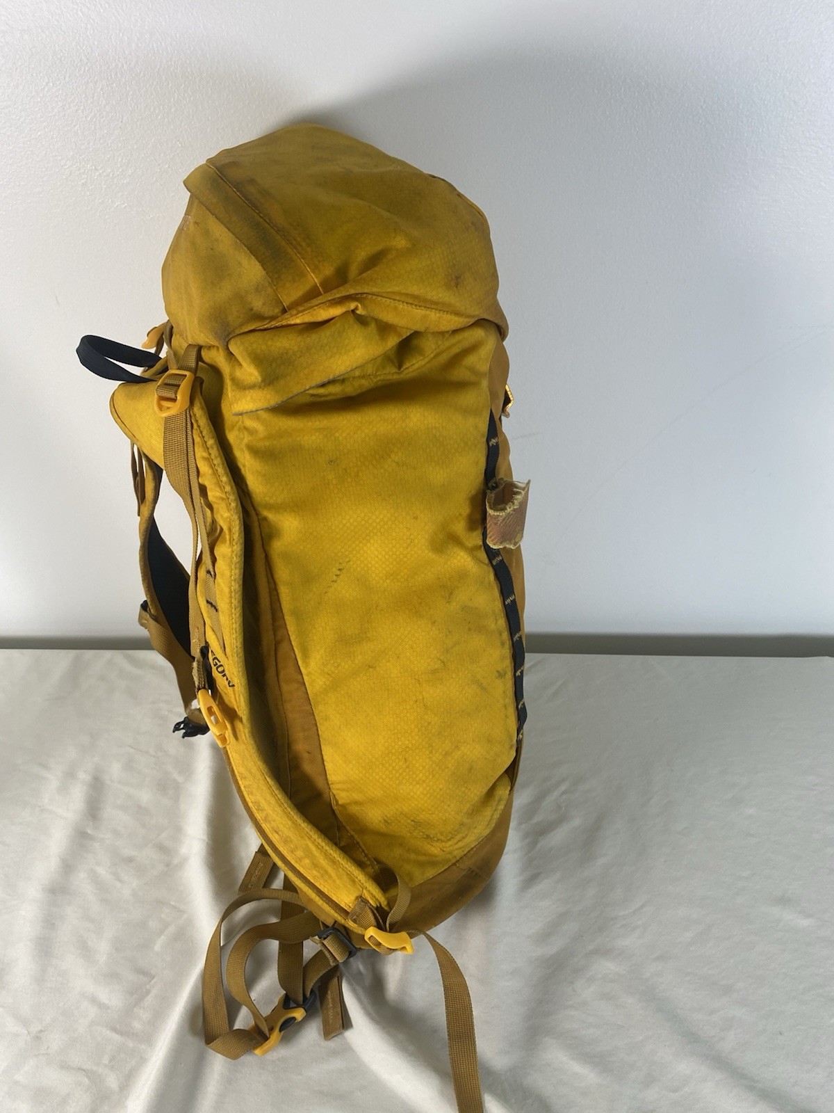 Gregory Verte 25 Backpack Climbing Hiking Skiing Gold 3