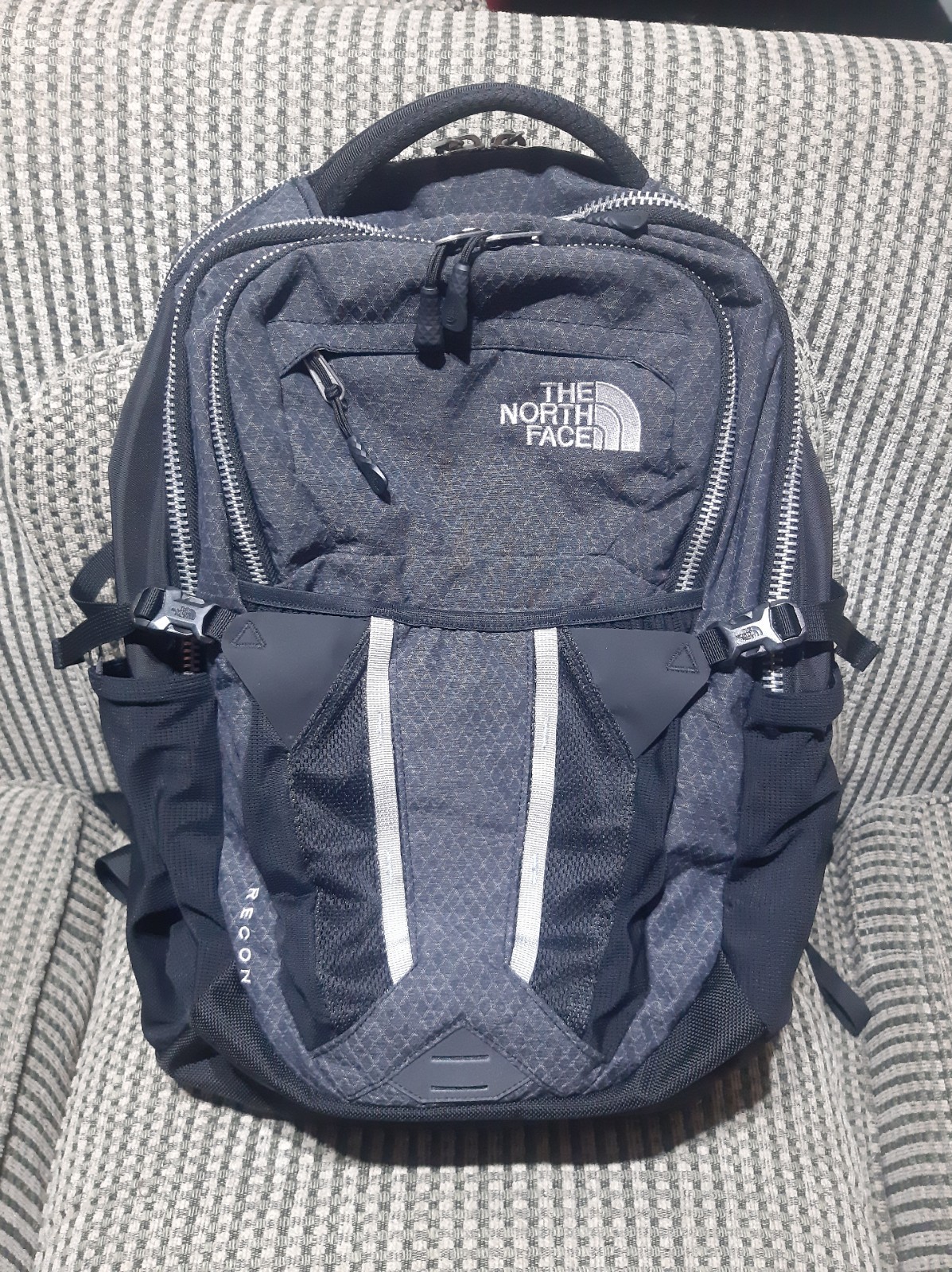 The North Face – Recon Backpack Pre-Owned Great Condition
