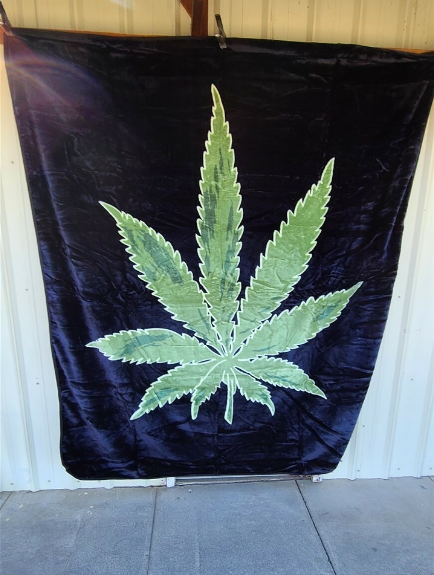 MARIJUANA LEAF WEED CANNABIS POT QUEEN SIZE BLANKET BEDSPREAD gallery