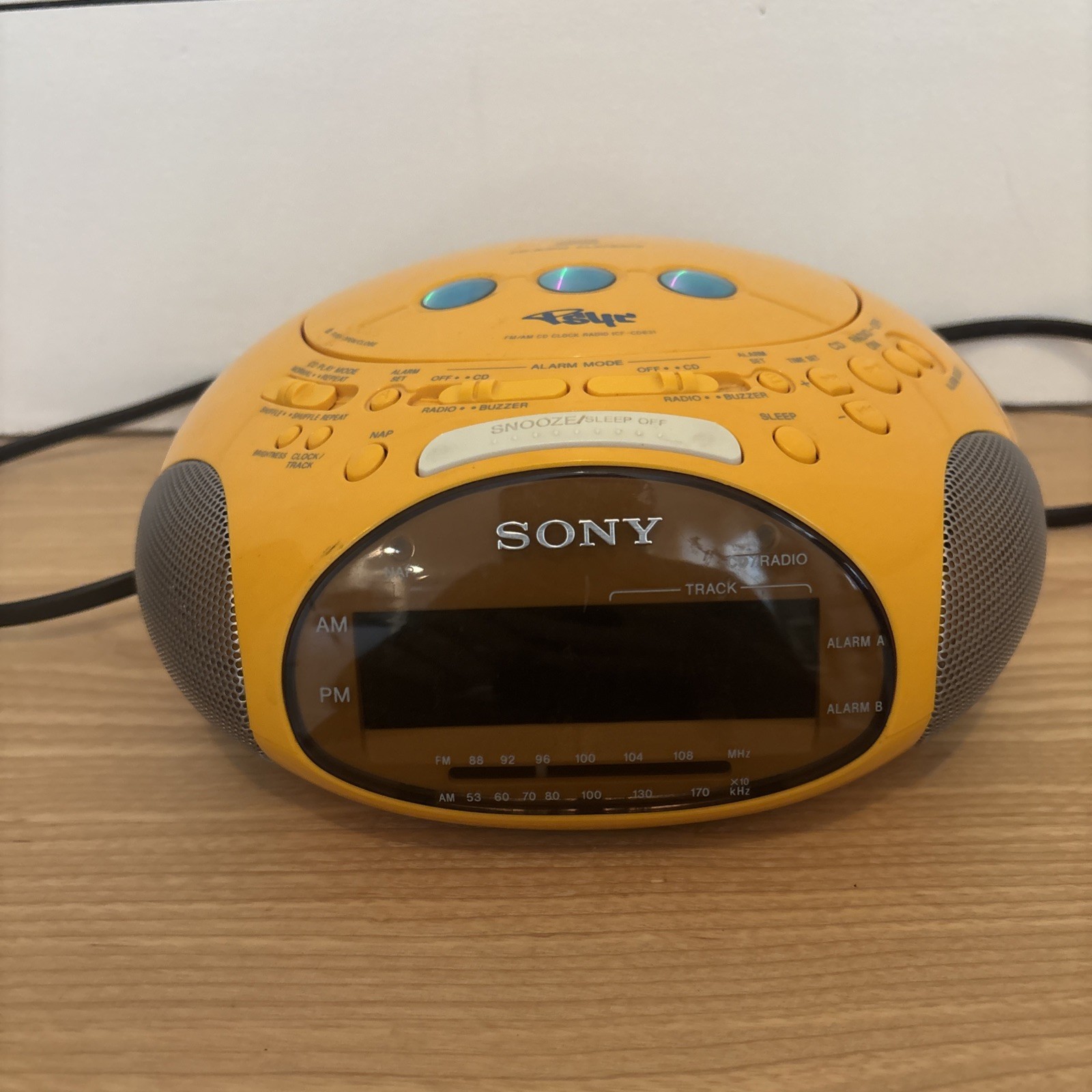 Y2K ‘99 Sony Dream Machine Psyc ICF-CD831 CD Alarm Clock Radio Yellow gallery