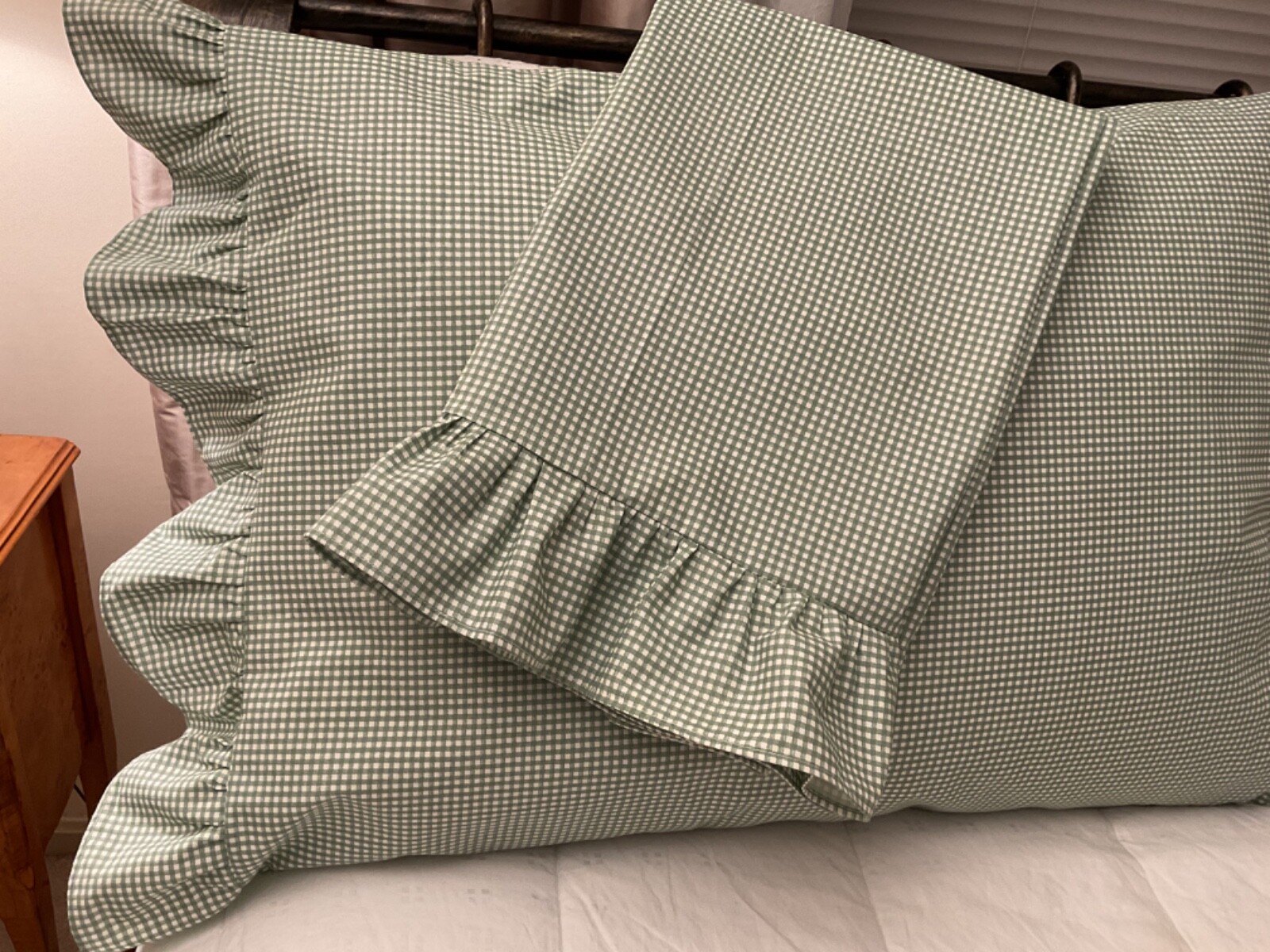Ralph Lauren Thyme Green Gingham Ruffled Standard Pillowcase Set (2) gallery