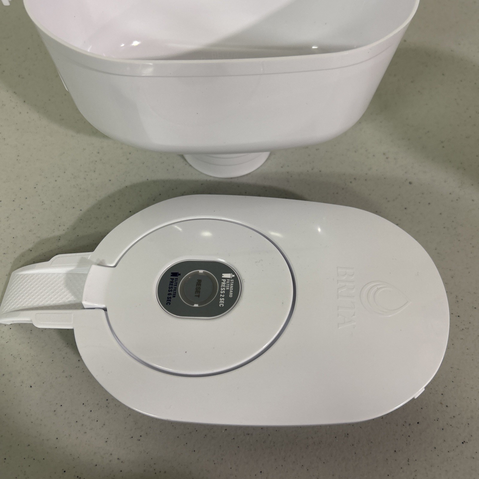 BRITA Metro 6 Cup Pitcher Replacement Lid Bright White Smart Light Indicator gallery