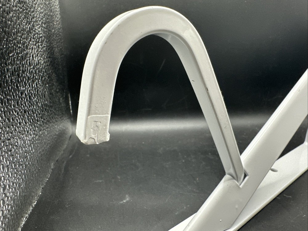 Everbilt Shelf & Rod Bracket White 1000 lbs 8 x 12.4 x 1.05 - Chipped Paint gallery