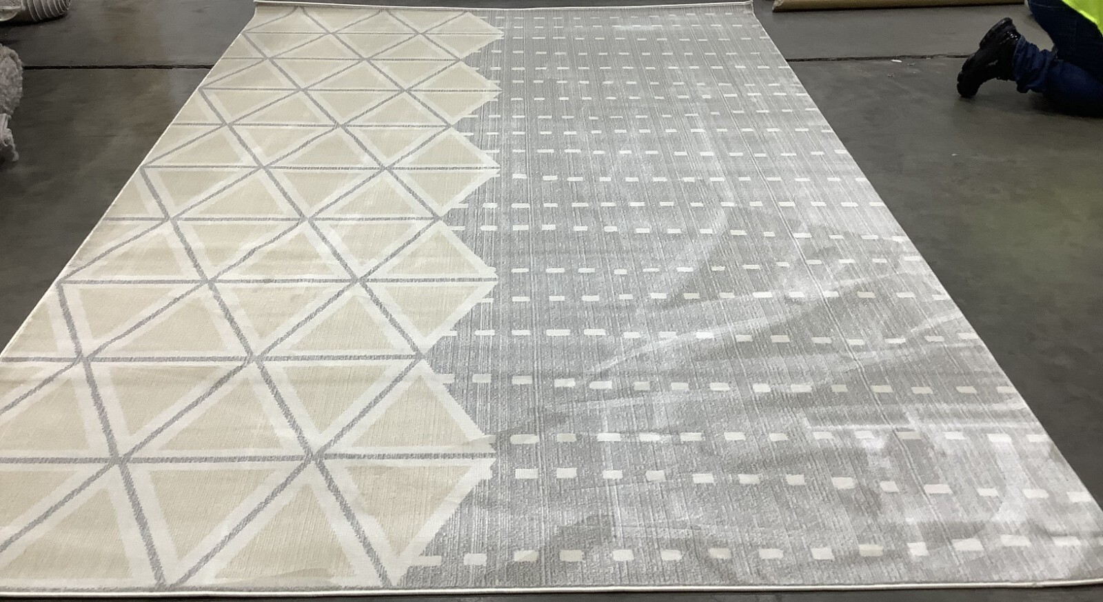 GREY / IVORY 6'-7" x 9'-10" Back Stain Rug, Reduced Price 1172679353 ORW305F-6 gallery